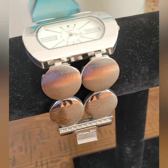 Watch - Picture 2 of 6